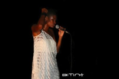 VALERIE-LOURI - Carrefour des Arts