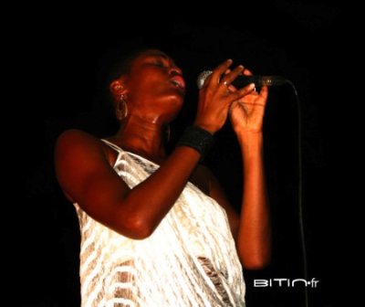 VALERIE-LOURI - Carrefour des Arts